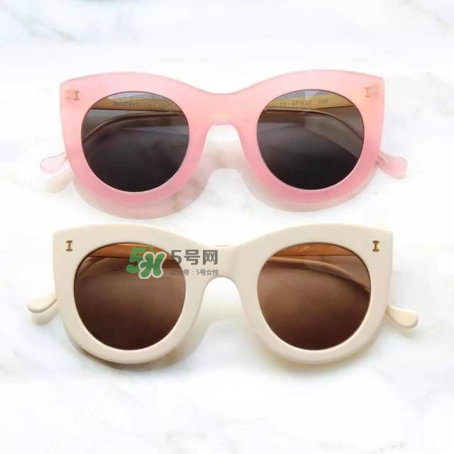 今年流行的彩色墨鏡款式 今年流行什么彩色墨鏡款式 今年流行的彩色墨鏡款式 今年流行什么彩色墨鏡款式