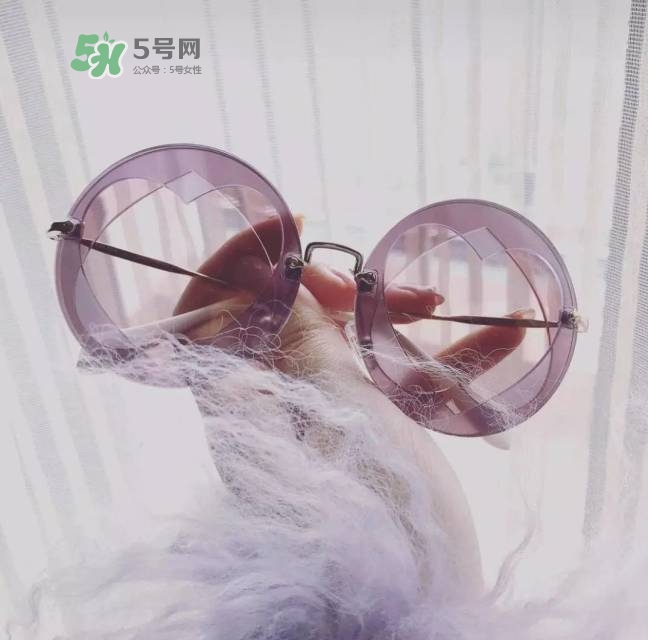 今年流行的彩色墨鏡款式 今年流行什么彩色墨鏡款式 今年流行的彩色墨鏡款式 今年流行什么彩色墨鏡款式