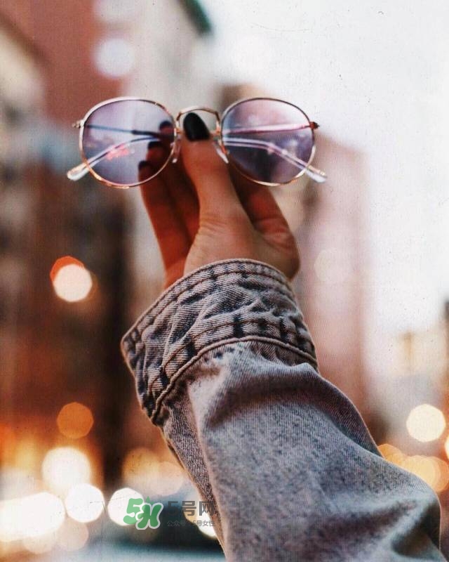 今年流行的彩色墨鏡款式 今年流行什么彩色墨鏡款式 今年流行的彩色墨鏡款式 今年流行什么彩色墨鏡款式