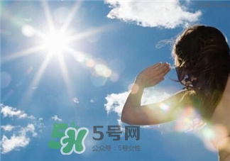 眼袋手術(shù)有沒(méi)有風(fēng)險(xiǎn)?眼袋手術(shù)的風(fēng)險(xiǎn)是什么? 眼袋手術(shù)有沒(méi)有風(fēng)險(xiǎn)?眼袋手術(shù)的風(fēng)險(xiǎn)是什么?