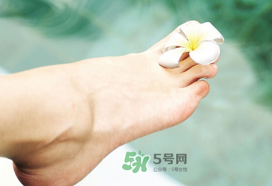 花椒水泡腳能治白發(fā)嗎？花椒水泡腳的禁忌