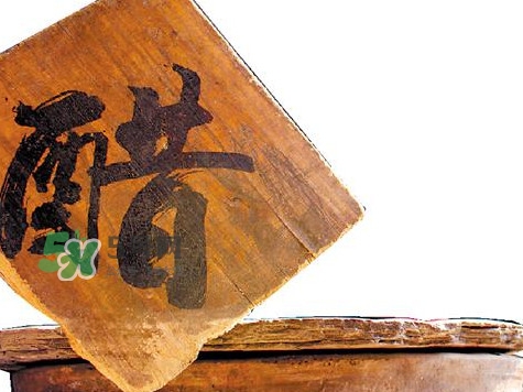 醋泡腳用白醋還是陳醋？泡腳用什么醋最好？