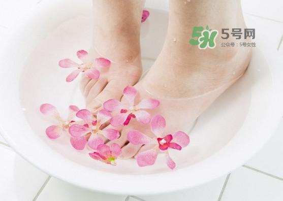 花椒水泡腳能治白發(fā)嗎？花椒水泡腳的禁忌