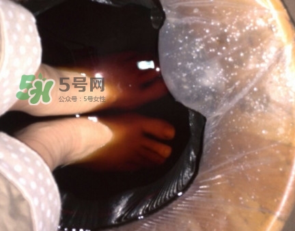 醋泡腳用白醋還是陳醋？泡腳用什么醋最好？