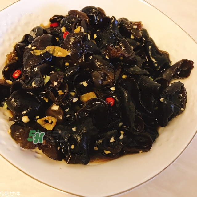 泡椒木耳的做法 泡椒木耳的制作方法 泡椒木耳的做法 泡椒木耳的制作方法