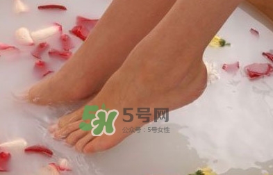 花椒水泡腳能治白發(fā)嗎？花椒水泡腳的禁忌