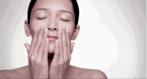 洗臉后自然干好嗎 洗臉后不擦干好嗎 洗臉后自然干好嗎 洗臉后不擦干好嗎