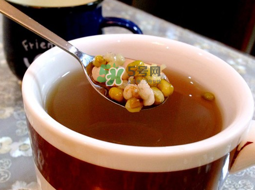 綠豆湯和牛奶能一起吃嗎？喝綠豆湯同時(shí)可以喝牛奶嗎？