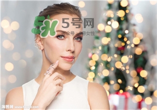 白色T恤染色了怎么辦?染色能修復(fù)小妙招 白色T恤染色了怎么辦?染色能修復(fù)小妙招