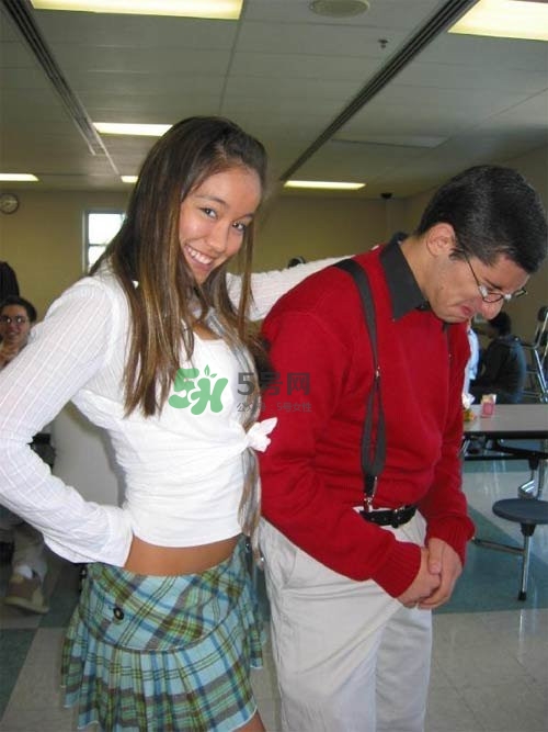 男人在公眾場合勃起如何化解尷尬？