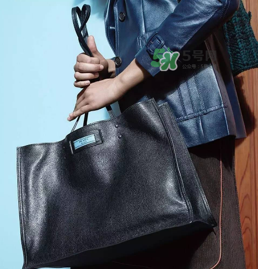 prada etiquette手袋尺寸多大？prada etiquette尺寸有幾種？