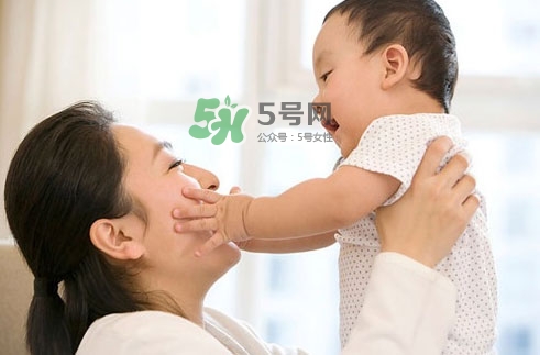 3~5個月的寶寶有多了解這個世界？寶寶睡眠習(xí)慣如何規(guī)范？