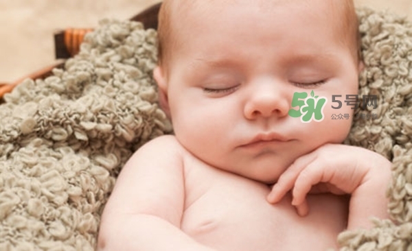 3~5個月的寶寶有多了解這個世界？寶寶睡眠習(xí)慣如何規(guī)范？