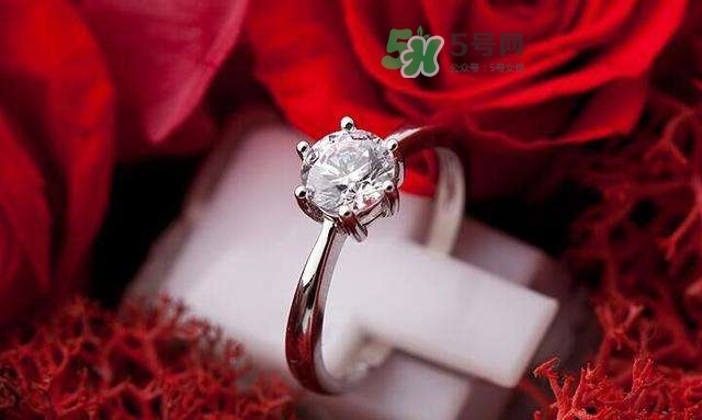 怎么向女生表白才容易被接受 怎么表白不會(huì)被拒絕 怎么向女生表白才容易被接受 怎么表白不會(huì)被拒絕