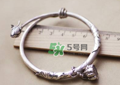 銀手鐲可以用牙膏洗嗎？銀手鐲可以用什么洗？