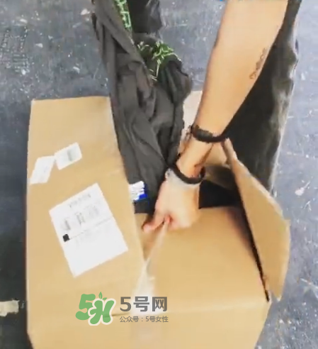 off white awge演唱會限定長袖t怎么買_在哪買？