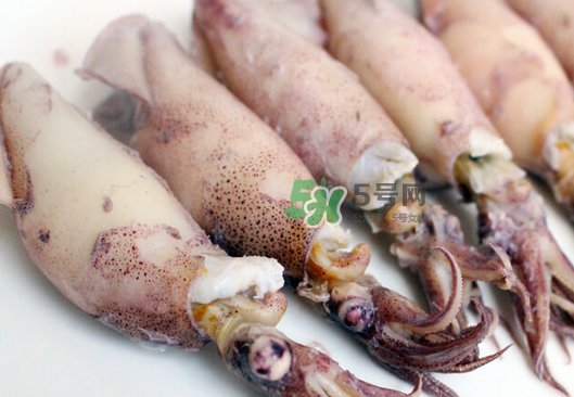 魷魚仔怎么清洗圖解？小魷魚怎么清洗？