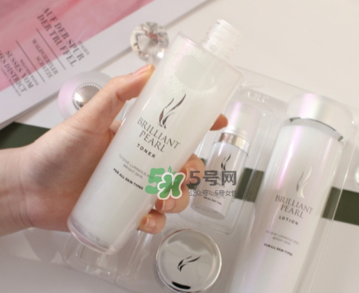 ahc珍珠美白水乳套盒有什么？ahc珍珠美白水乳套裝價格