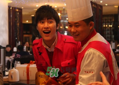 郭敬明與朱梓驍情史 郭敬明與朱梓驍事件介紹 郭敬明與朱梓驍情史 郭敬明與朱梓驍事件介紹