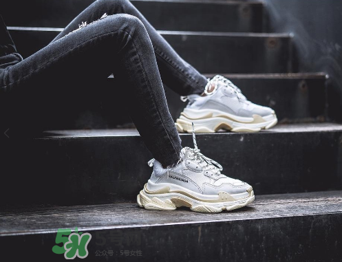 balenciaga triple s上腳效果怎么樣？巴黎世家復(fù)古訓(xùn)練鞋上腳