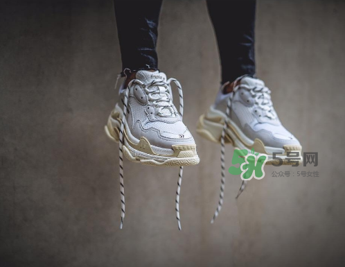balenciaga triple s上腳效果怎么樣？巴黎世家復(fù)古訓(xùn)練鞋上腳