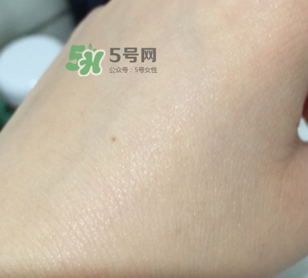 綠寶瓶和小黑瓶哪個好？綠寶瓶和小黑瓶對比