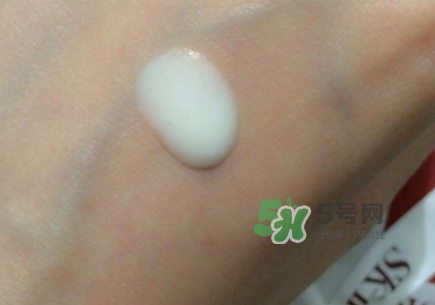 神仙水和小燈泡哪個好？神仙水和小燈泡使用順序