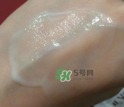 神仙水和小燈泡哪個好？神仙水和小燈泡使用順序