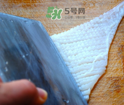 魷魚頭怎么切？魷魚怎么切花刀