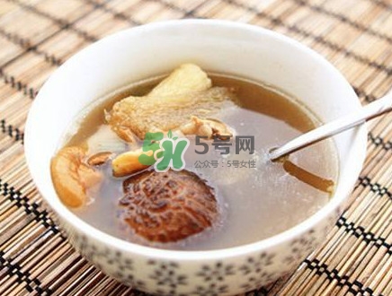 松茸煲排骨怎么做？松茸燉排骨有什么功效