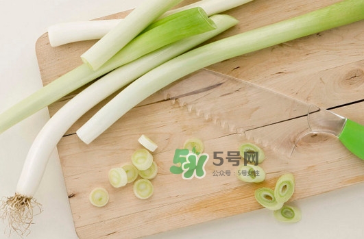 大蔥是蔥黃嗎？大蔥和蔥黃的區(qū)別