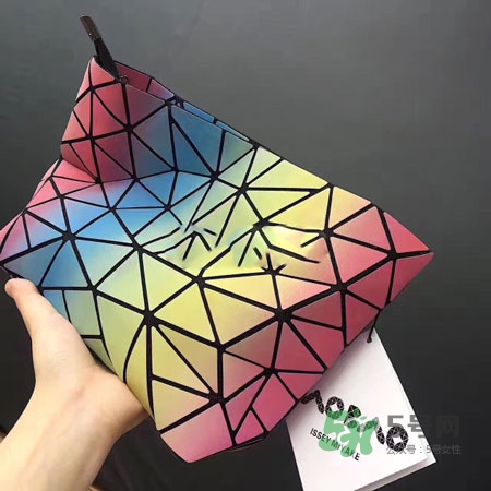 東大門(mén)彩虹包真假怎么辨別_東大門(mén)彩虹包真假對(duì)比圖 東大門(mén)彩虹包真假怎么辨別_東大門(mén)彩虹包真假對(duì)比圖