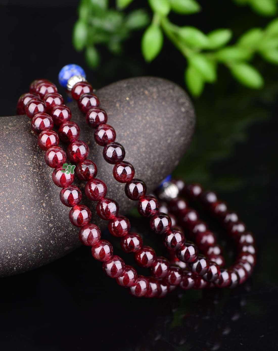 石榴石的功效與作用 石榴石怎么分辨真假 石榴石的功效與作用 石榴石怎么分辨真假