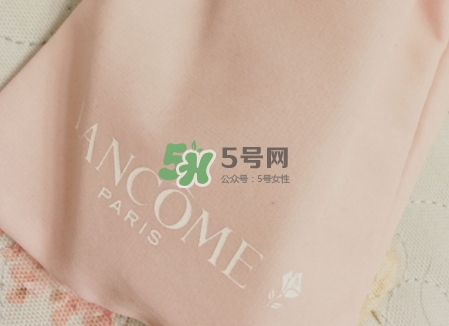 蘭蔻小黑瓶和sk2小燈泡哪個(gè)好？蘭蔻小黑瓶和小燈泡怎么用