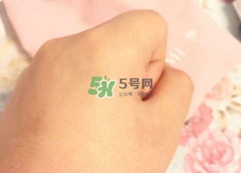 蘭蔻小黑瓶和sk2小燈泡哪個(gè)好？蘭蔻小黑瓶和小燈泡怎么用