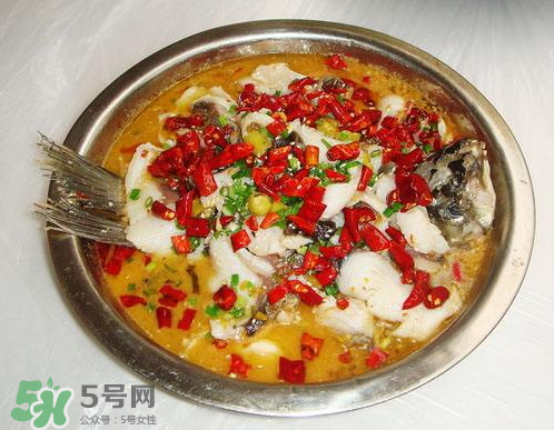 鯉魚(yú)可以做酸菜魚(yú)嗎？酸菜鯉魚(yú)的家常做法