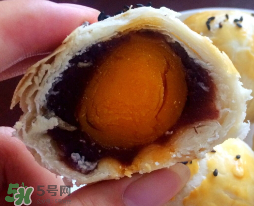 蛋黃酥可以用熟蛋黃嗎？蛋黃酥用什么蛋黃好？