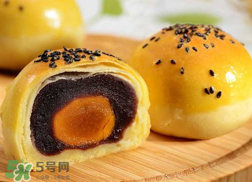 蛋黃酥可以用熟蛋黃嗎？蛋黃酥用什么蛋黃好？