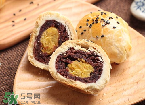 蛋黃酥可以用熟蛋黃嗎？蛋黃酥用什么蛋黃好？