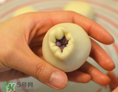 蛋黃酥油皮怎么揉出膜？蛋黃酥油皮不出膜怎么辦？