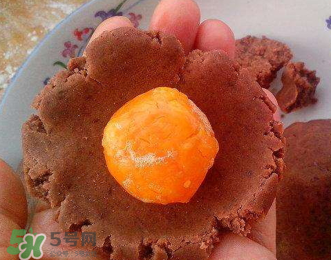 蛋黃酥油皮破了怎么辦？做蛋黃酥油皮破皮原因