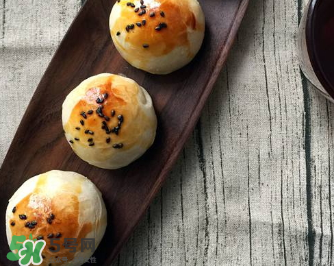 蛋黃酥可以放冰箱嗎？蛋黃酥放冰箱好吃嗎？