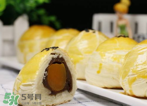 蛋黃酥可以用微波爐烤嗎？微波爐可以做蛋黃酥嗎？