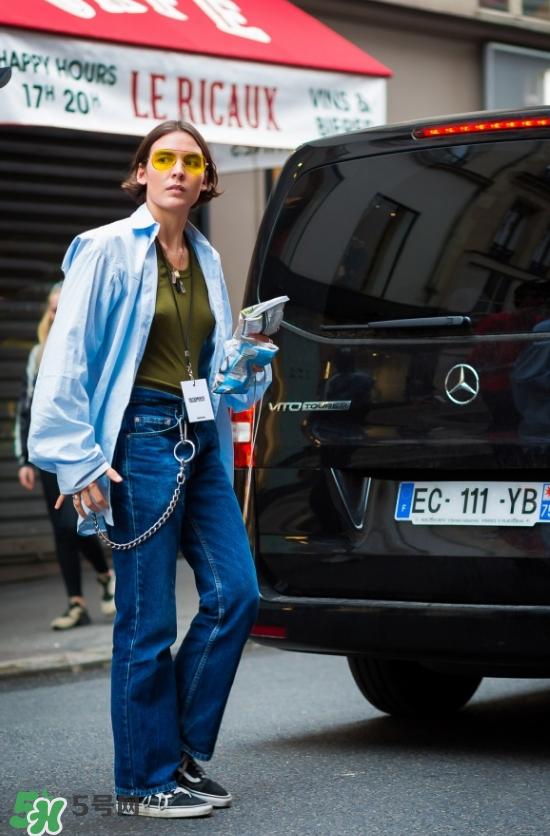 誰(shuí)說(shuō)襯衫不能穿出新花樣？襯衫怎么穿最好看？