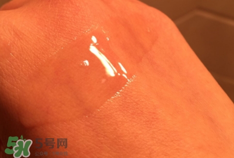 護發(fā)精油能不能抹頭皮？護發(fā)精油的危害