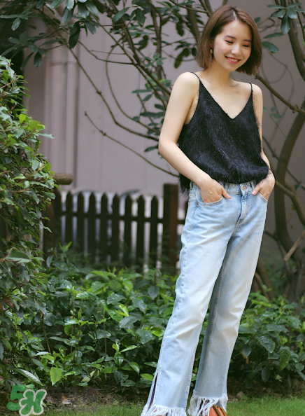 牛仔褲怎么搭配最好看？牛仔褲搭配什么上衣？