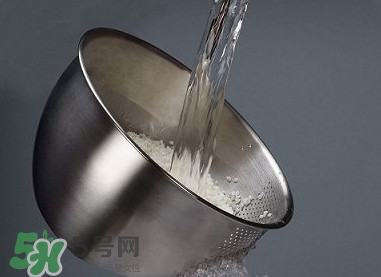 自來水為什么不能直接喝？自來水洗過的水果為什么可以吃？