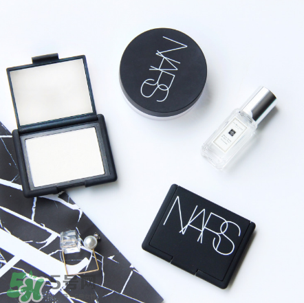 NARS高光蜜粉餅怎么樣？NARS高光蜜粉餅好用嗎？