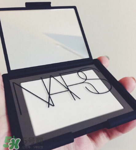 NARS高光蜜粉餅怎么樣？NARS高光蜜粉餅好用嗎？