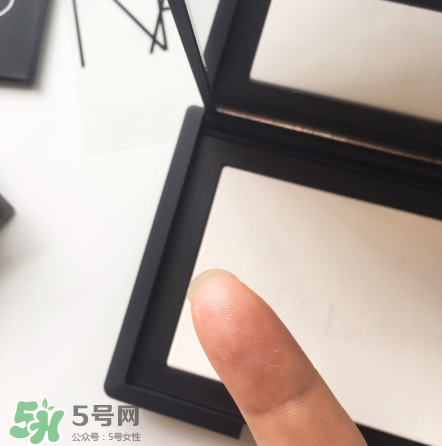 NARS高光蜜粉餅怎么樣？NARS高光蜜粉餅好用嗎？